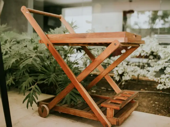 Carrito auxiliar de madera terminado